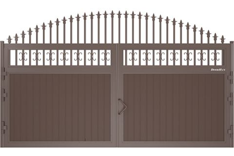 Уличные распашные ворота с пиками и вензелями с вертикальным расположением сэндвич-панелей